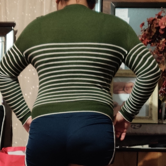 ZARA KNIT GREEN SWEATER  BUTTON SIZE MEDIUM - Picture 5 of 8